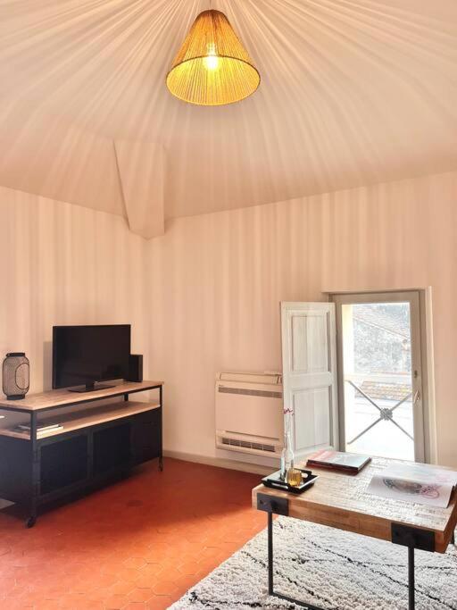 Appartement A Pied Du Centre Avec Place De Parking Arles Exterior foto